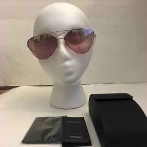 NEW WITHOUT TAGS⭐️ Prada subglasses